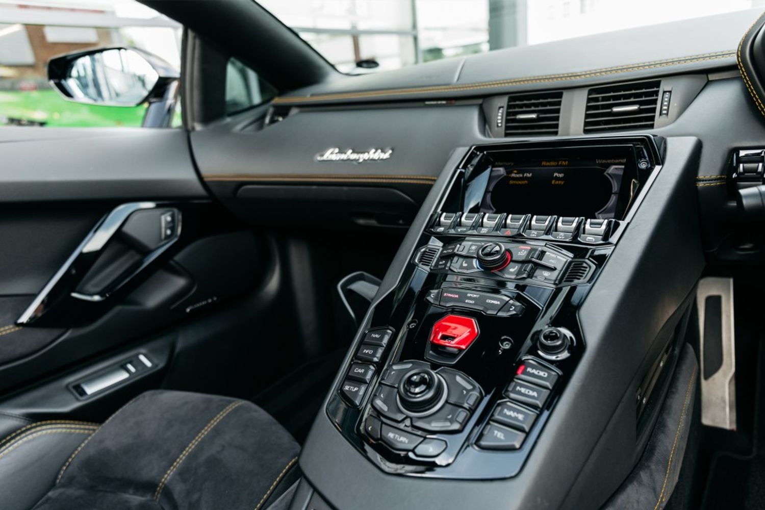 LAMBORGHINI AVENTADOR CONVERTIBLE 6.5 LP 740-4 S ROADSTER 2DR SEMI AUTOMATIC