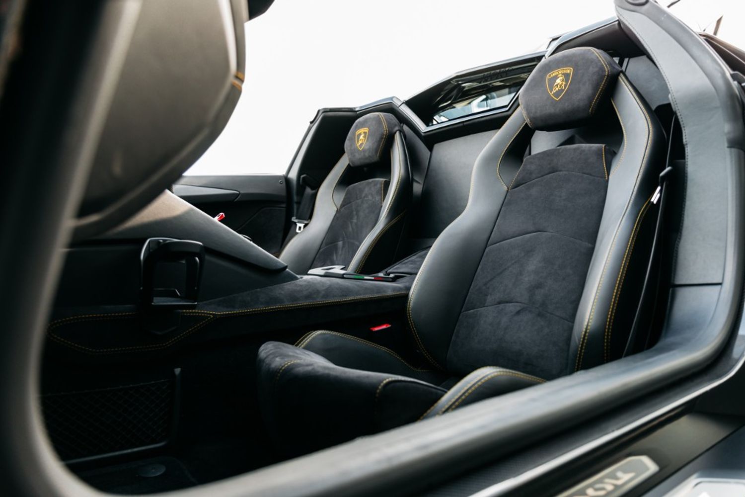 LAMBORGHINI AVENTADOR CONVERTIBLE 6.5 LP 740-4 S ROADSTER 2DR SEMI AUTOMATIC