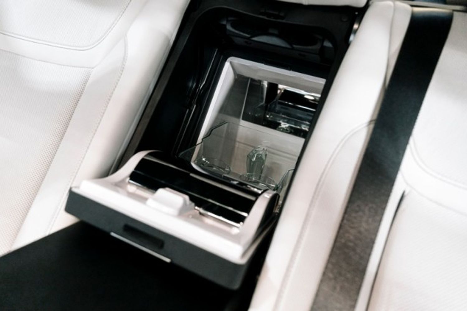 ROLLS-ROYCE GHOST SALOON 6.6 V12 EWB 4DR AUTOMATIC