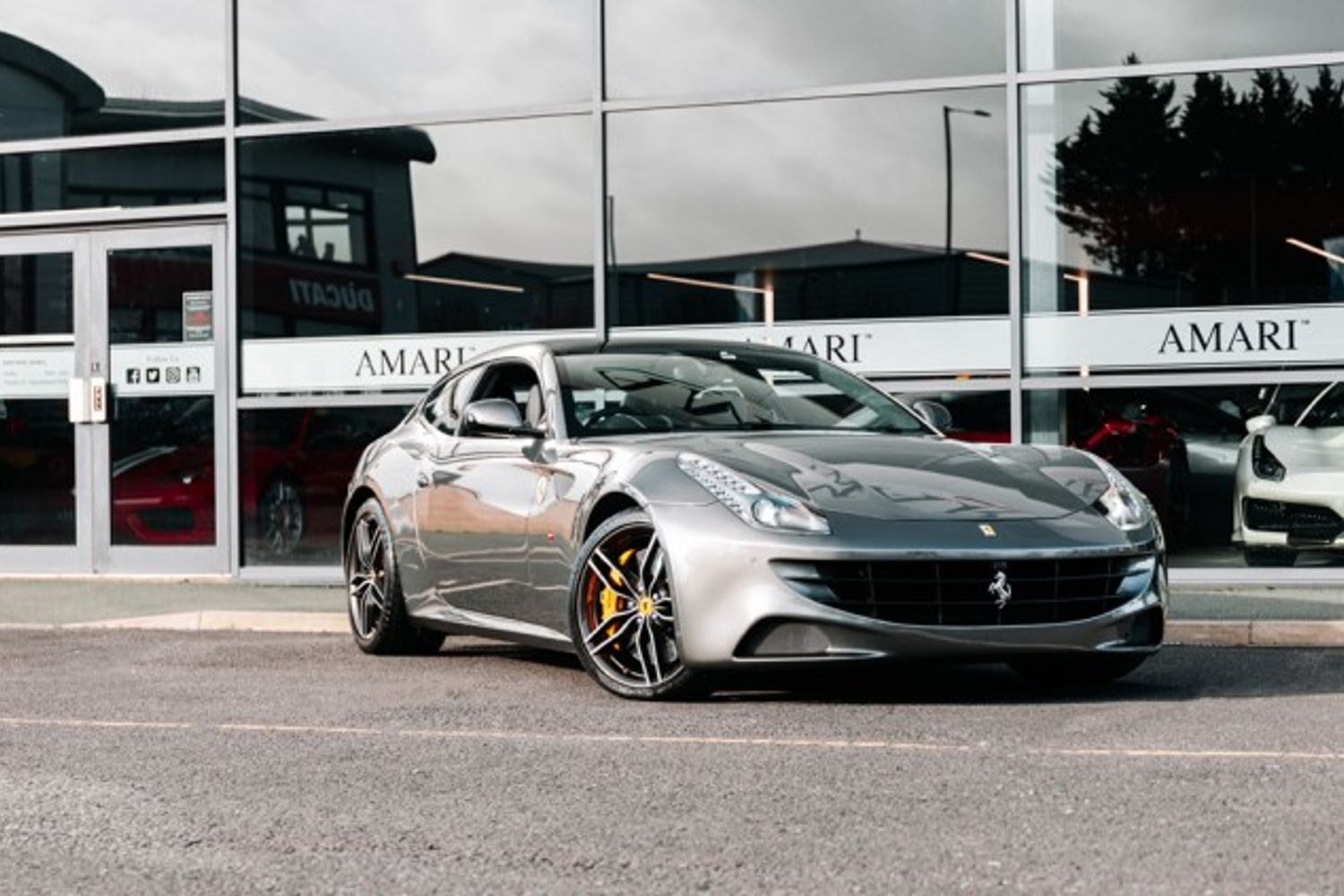FERRARI FF HATCHBACK 6.3 V12 3DR