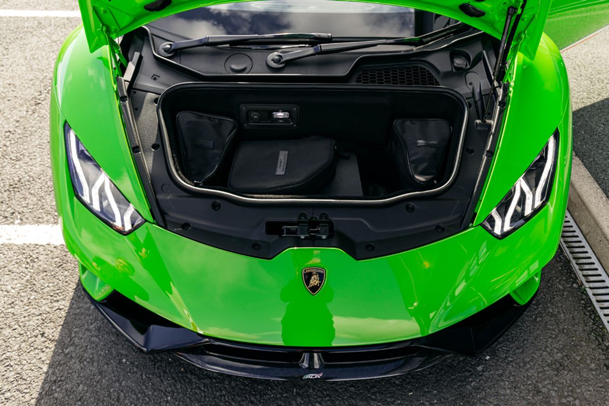 LAMBORGHINI HURACAN SPYDER 5.2 LP 640-4 PERFORMANTE SPYDER 2DR SEMI AUTOMATIC