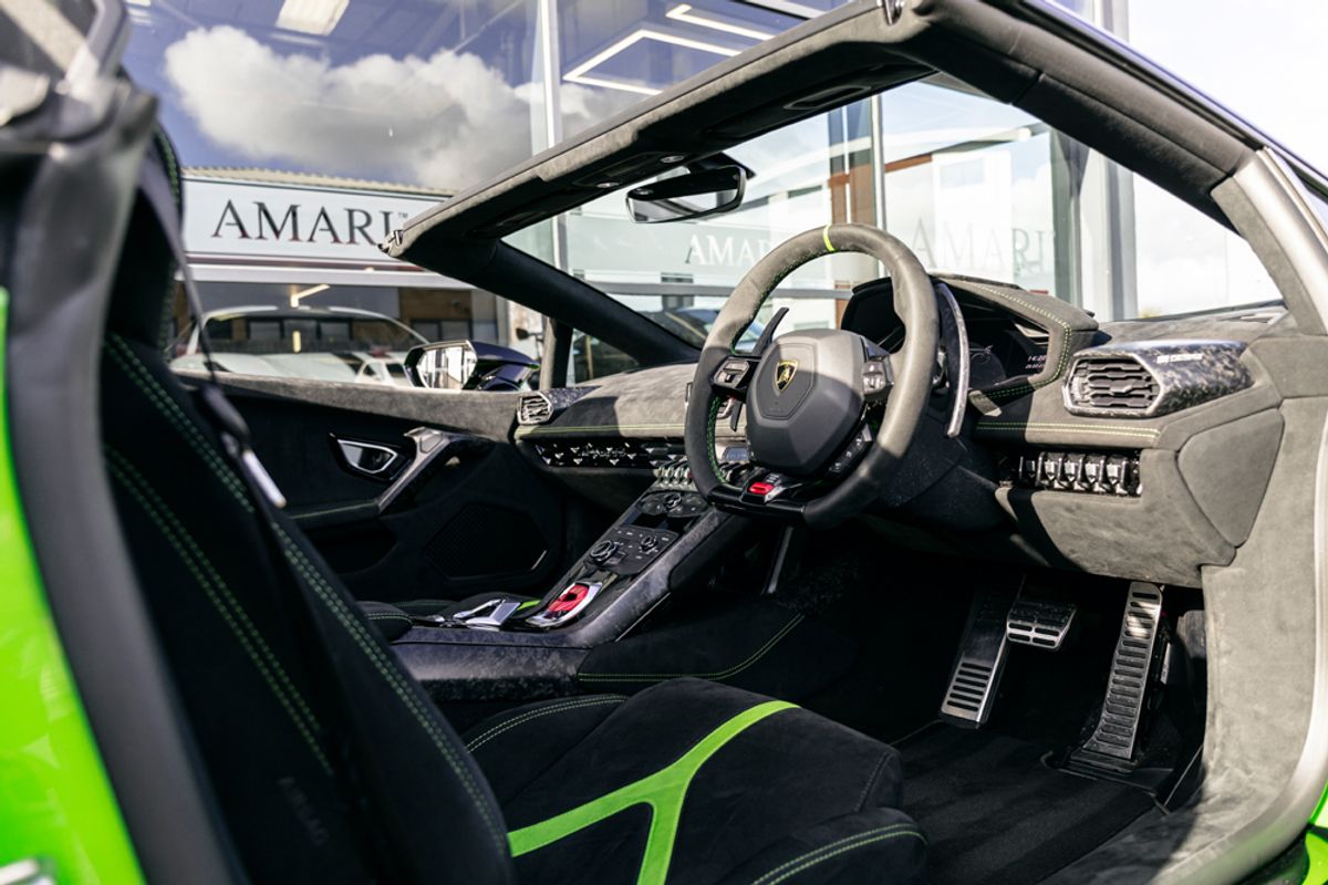 LAMBORGHINI HURACAN SPYDER 5.2 LP 640-4 PERFORMANTE SPYDER 2DR SEMI AUTOMATIC