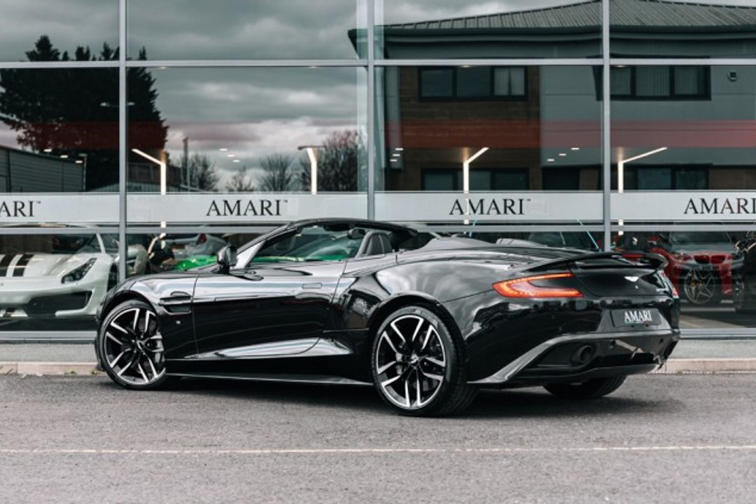 ASTON MARTIN VANQUISH CONVERTIBLE Carbon Black 5.9 V12 2DR AUTOMATIC