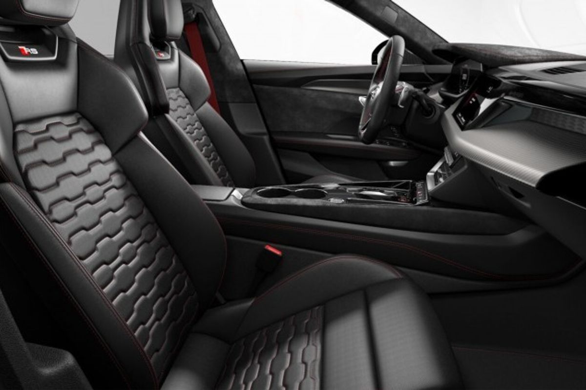 AUDI RS E-TRON GT ELECTRIC COUPE RS GT CARBON VORSPRUNG 4DR AUTOMATIC