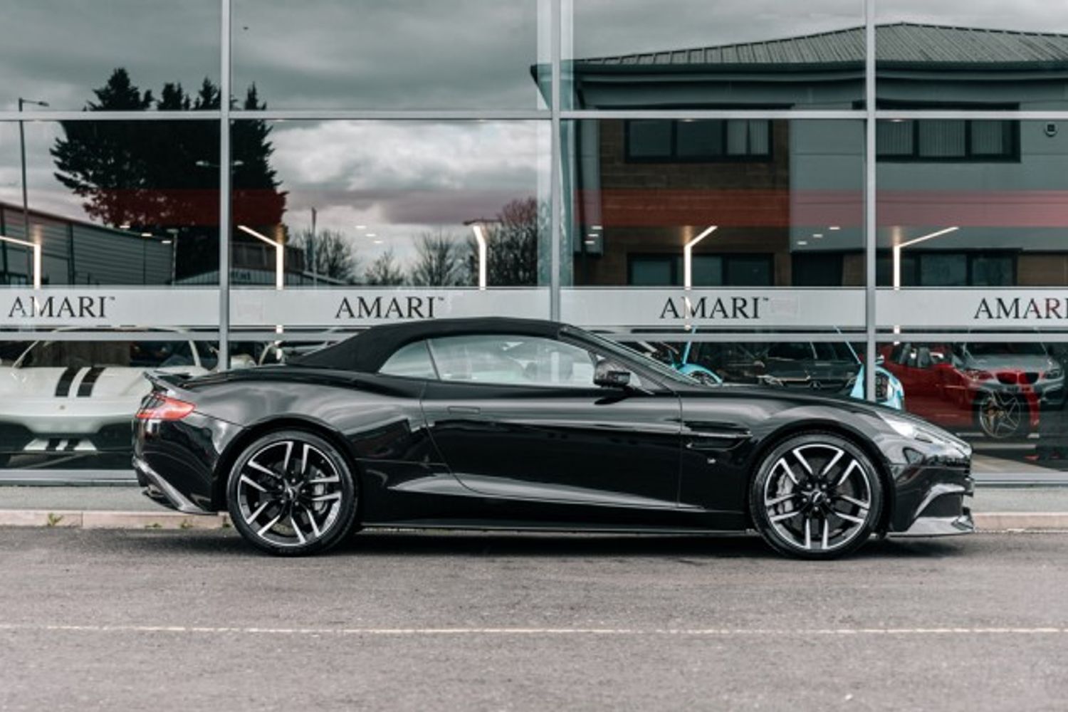 ASTON MARTIN VANQUISH CONVERTIBLE Carbon Black 5.9 V12 2DR AUTOMATIC