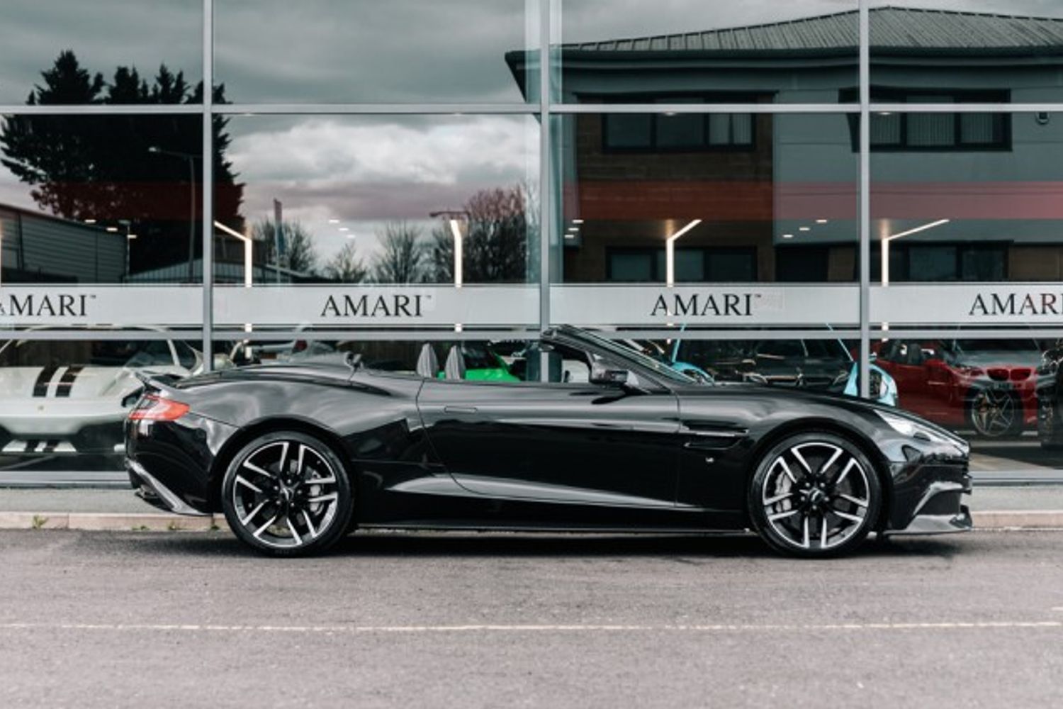 ASTON MARTIN VANQUISH CONVERTIBLE Carbon Black 5.9 V12 2DR AUTOMATIC