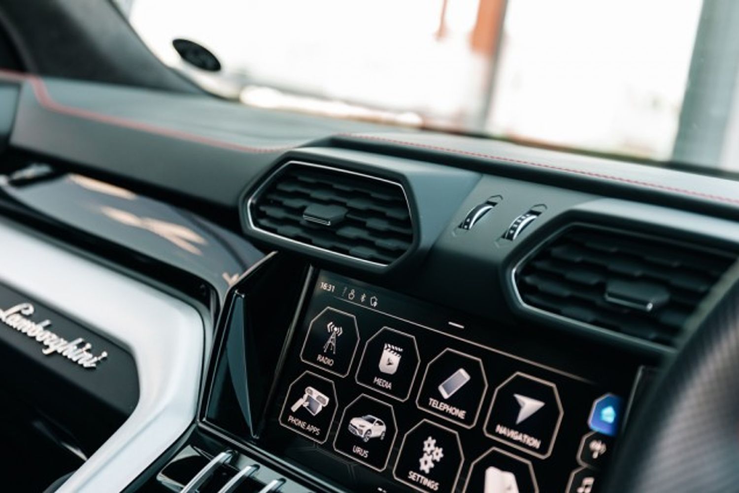 LAMBORGHINI URUS ESTATE 4.0 V8 5DR AUTOMATIC