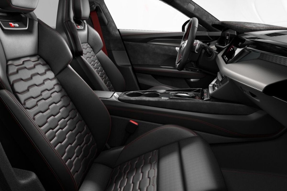 AUDI RS E-TRON GT ELECTRIC COUPE RS GT CARBON VORSPRUNG 4DR AUTOMATIC