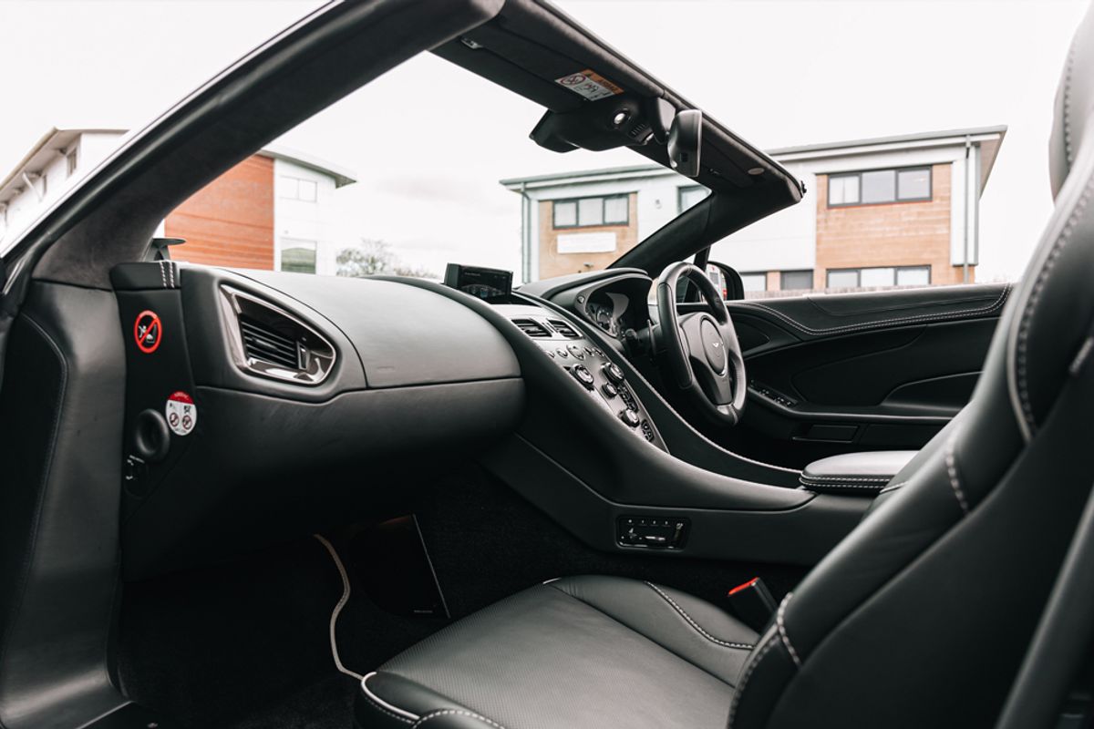 ASTON MARTIN VANQUISH CONVERTIBLE Carbon Black 5.9 V12 2DR AUTOMATIC