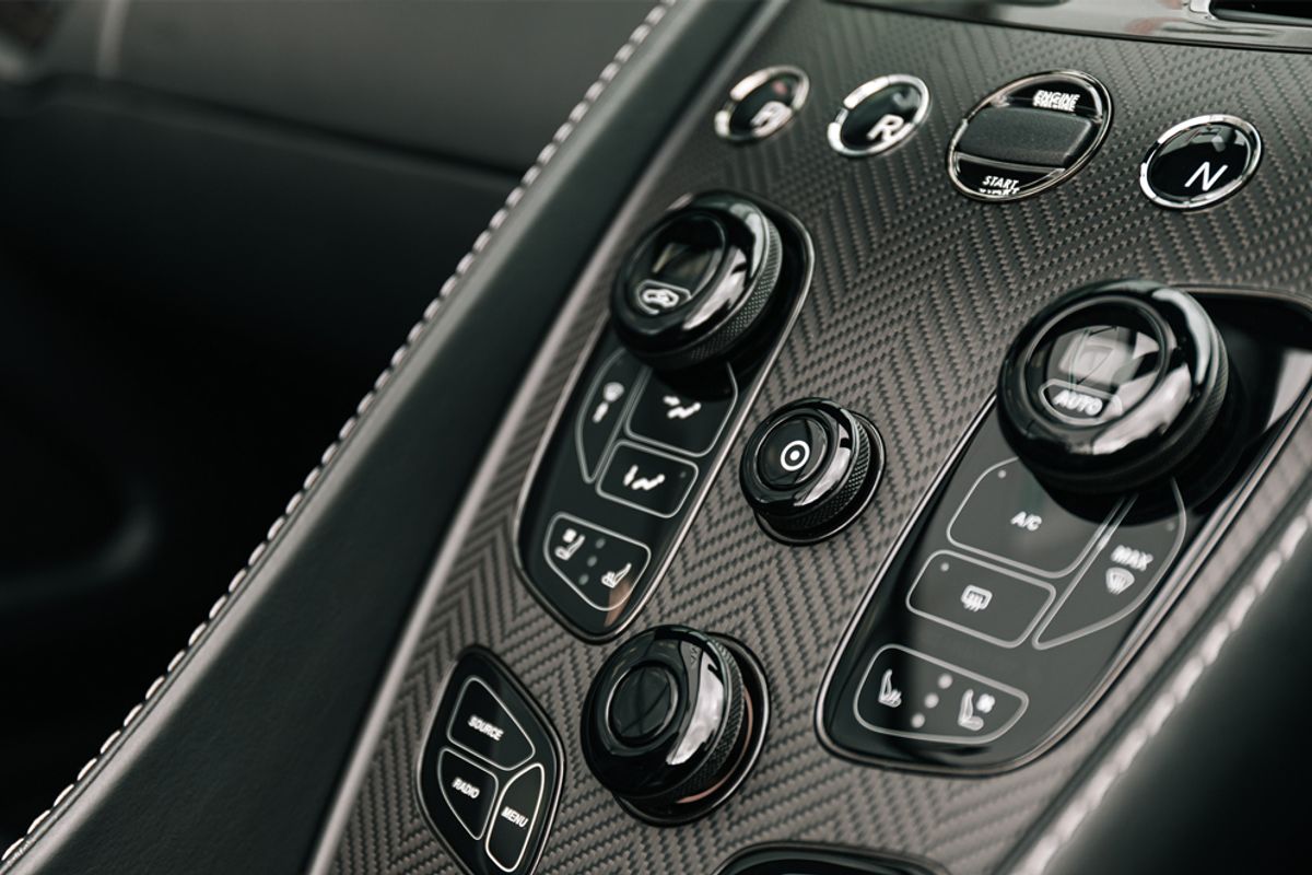 ASTON MARTIN VANQUISH CONVERTIBLE Carbon Black 5.9 V12 2DR AUTOMATIC