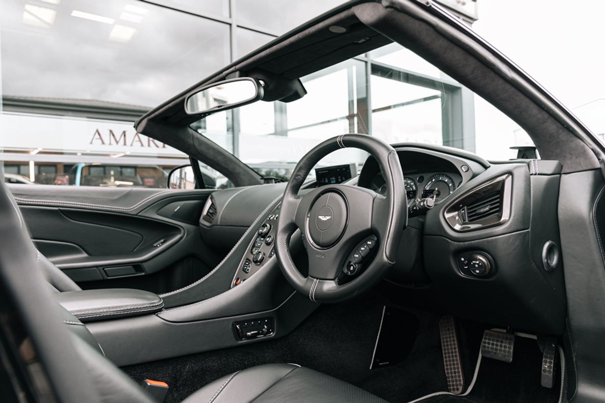 ASTON MARTIN VANQUISH CONVERTIBLE Carbon Black 5.9 V12 2DR AUTOMATIC