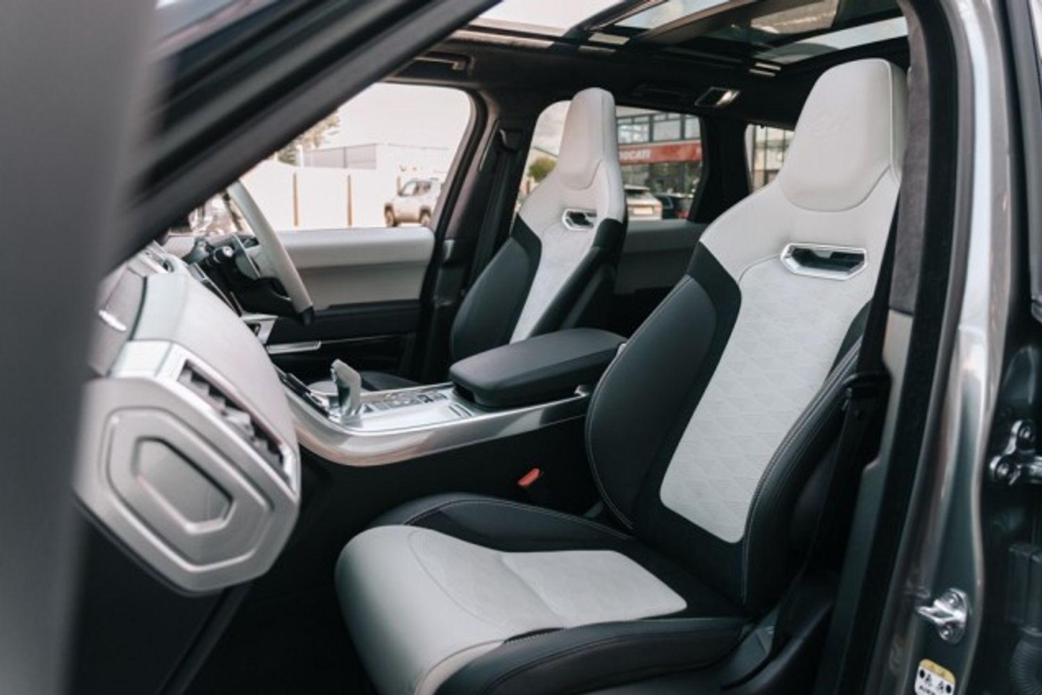 LAND ROVER RANGE ROVER SPORT SVR ESTATE 5.0 SVR 5DR AUTOMATIC