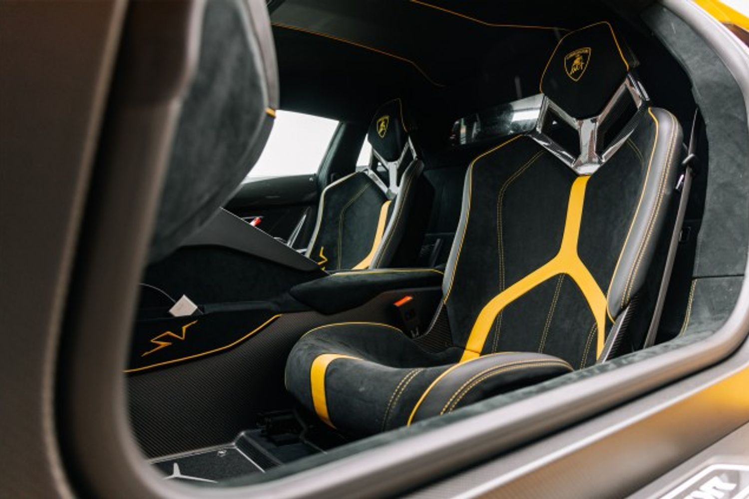 LAMBORGHINI AVENTADOR COUPE 6.5 LP 750-4 SUPERVELOCE 2DR SEMI AUTOMATIC