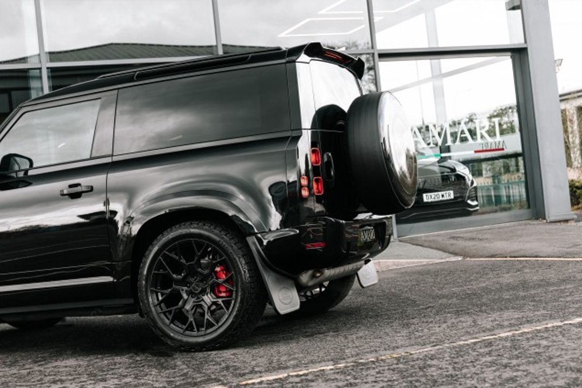 LAND ROVER DEFENDER ESTATE 2.0 HSE 5DR AUTOMATIC