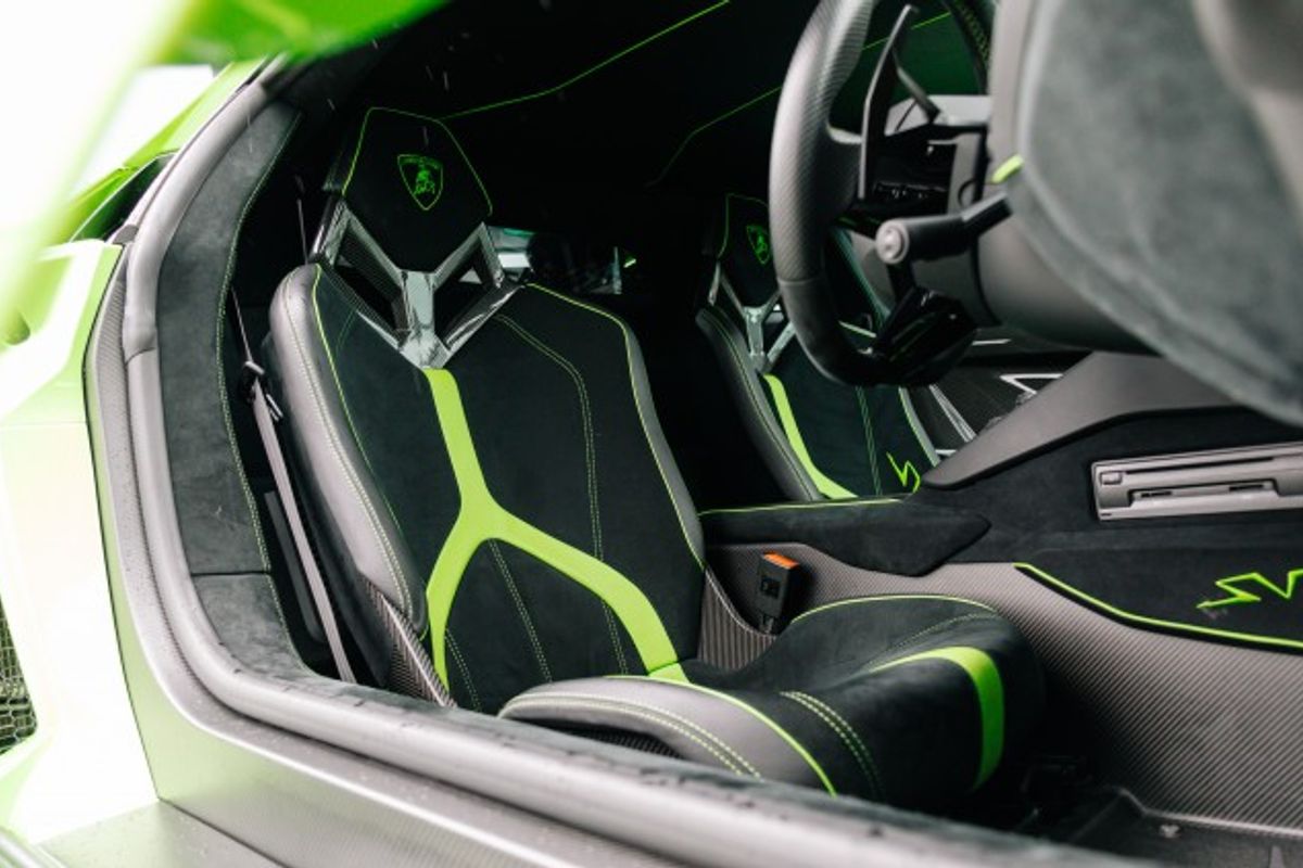 LAMBORGHINI AVENTADOR COUPE 6.5 LP 750-4 SUPERVELOCE 2DR SEMI AUTOMATIC