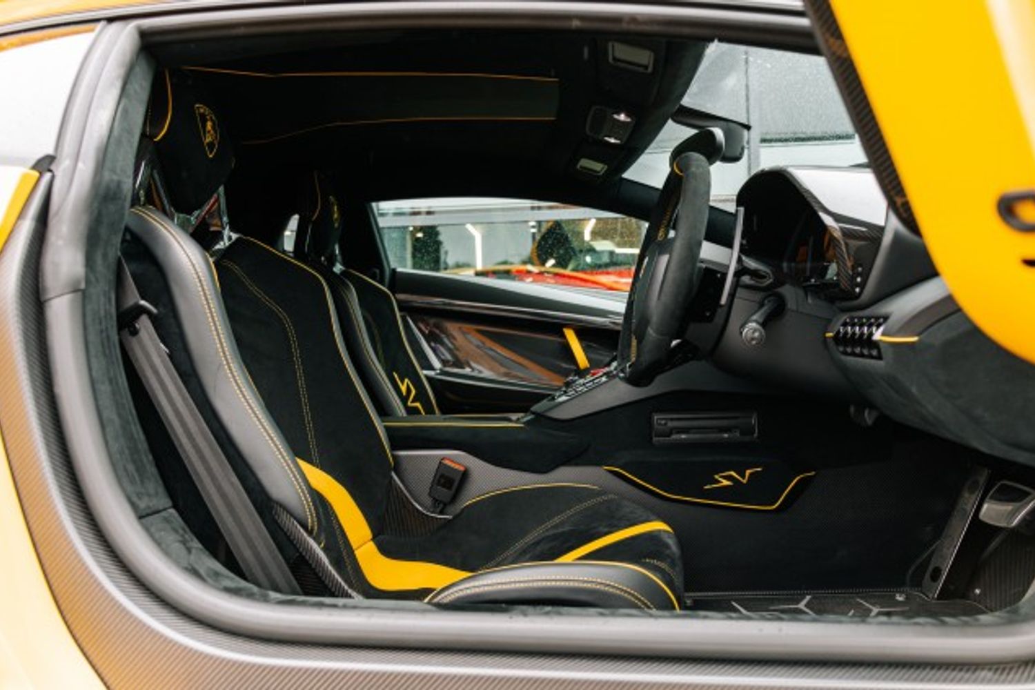 LAMBORGHINI AVENTADOR COUPE 6.5 LP 750-4 SUPERVELOCE 2DR SEMI AUTOMATIC