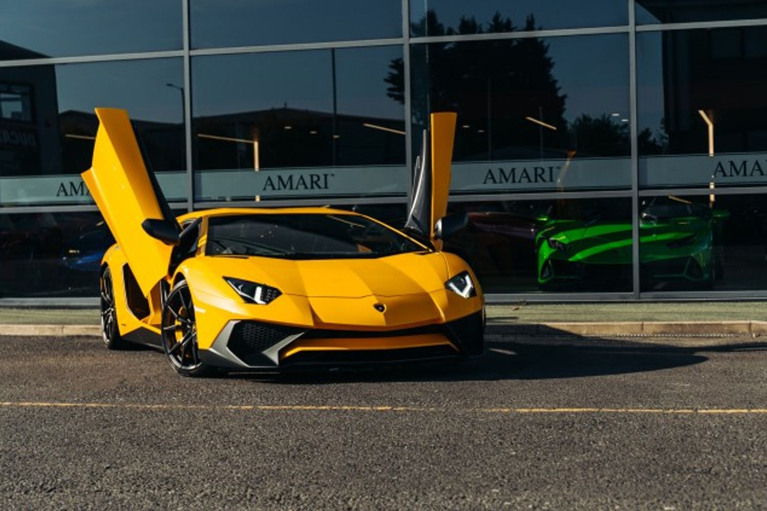 LAMBORGHINI AVENTADOR COUPE 6.5 LP 750-4 SUPERVELOCE 2DR SEMI AUTOMATIC