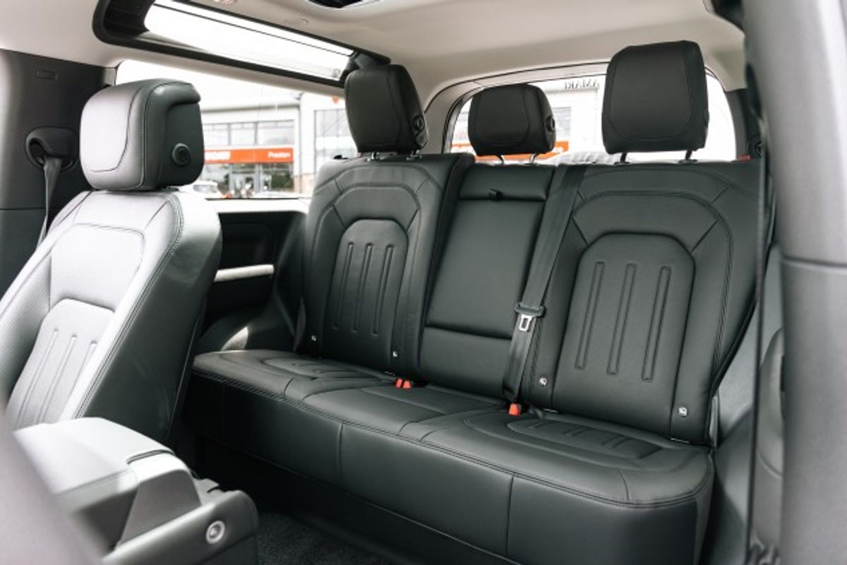 LAND ROVER DEFENDER ESTATE 2.0 HSE 5DR AUTOMATIC