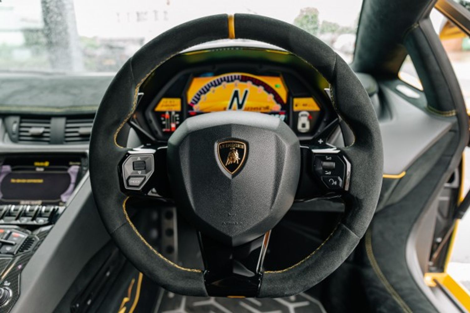 LAMBORGHINI AVENTADOR COUPE 6.5 LP 750-4 SUPERVELOCE 2DR SEMI AUTOMATIC