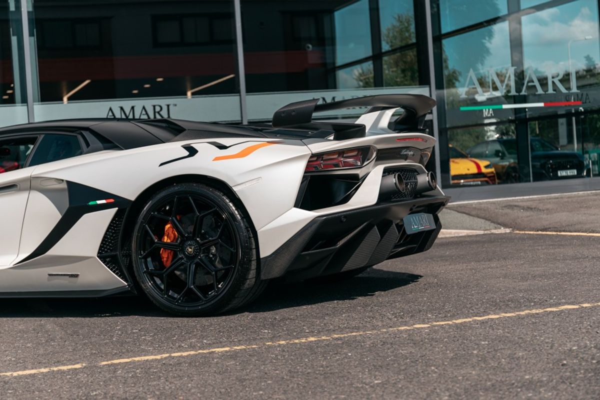 LAMBORGHINI AVENTADOR COUPE 6.5 LP 770-4 SVJ 2DR SEMI AUTOMATIC