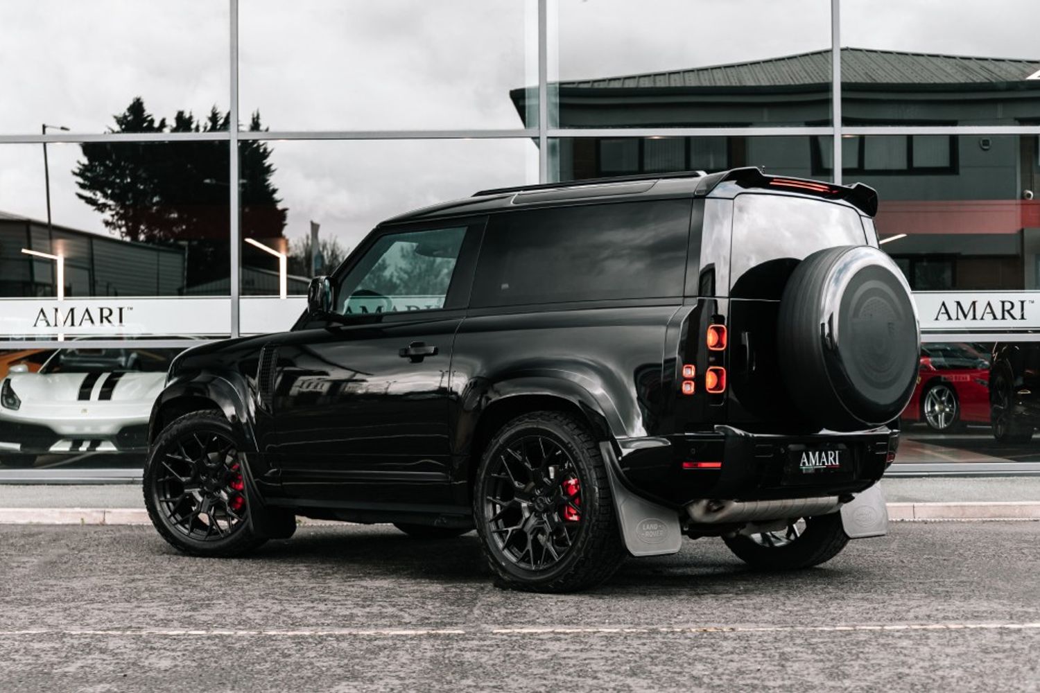 LAND ROVER DEFENDER ESTATE 2.0 HSE 5DR AUTOMATIC