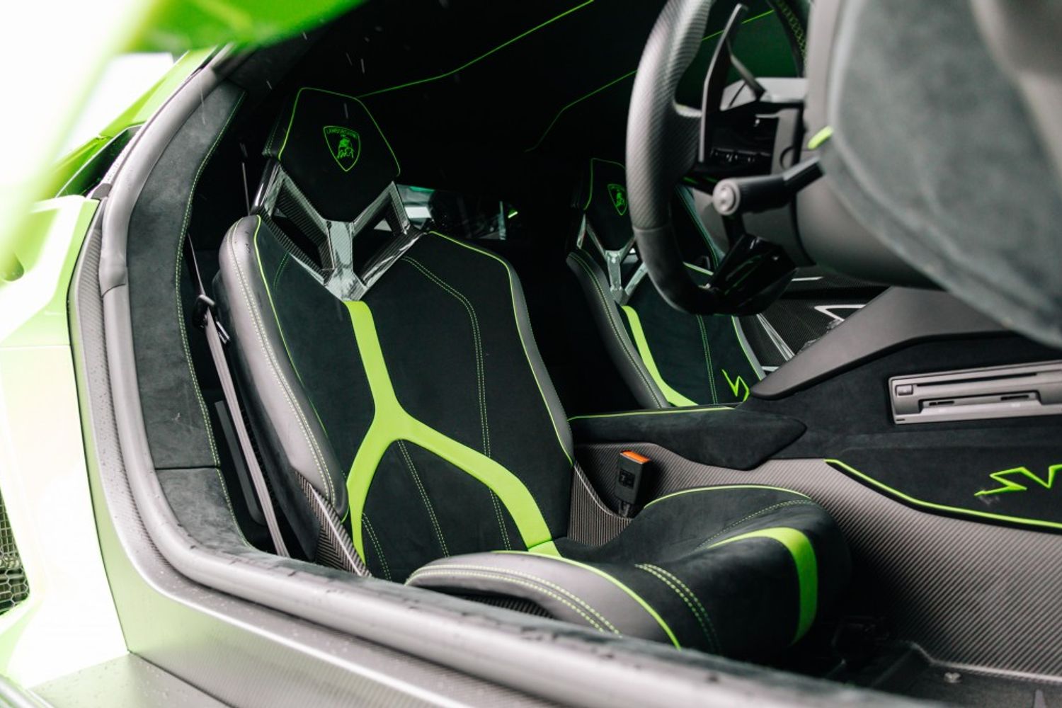LAMBORGHINI AVENTADOR COUPE 6.5 LP 750-4 SUPERVELOCE 2DR SEMI AUTOMATIC
