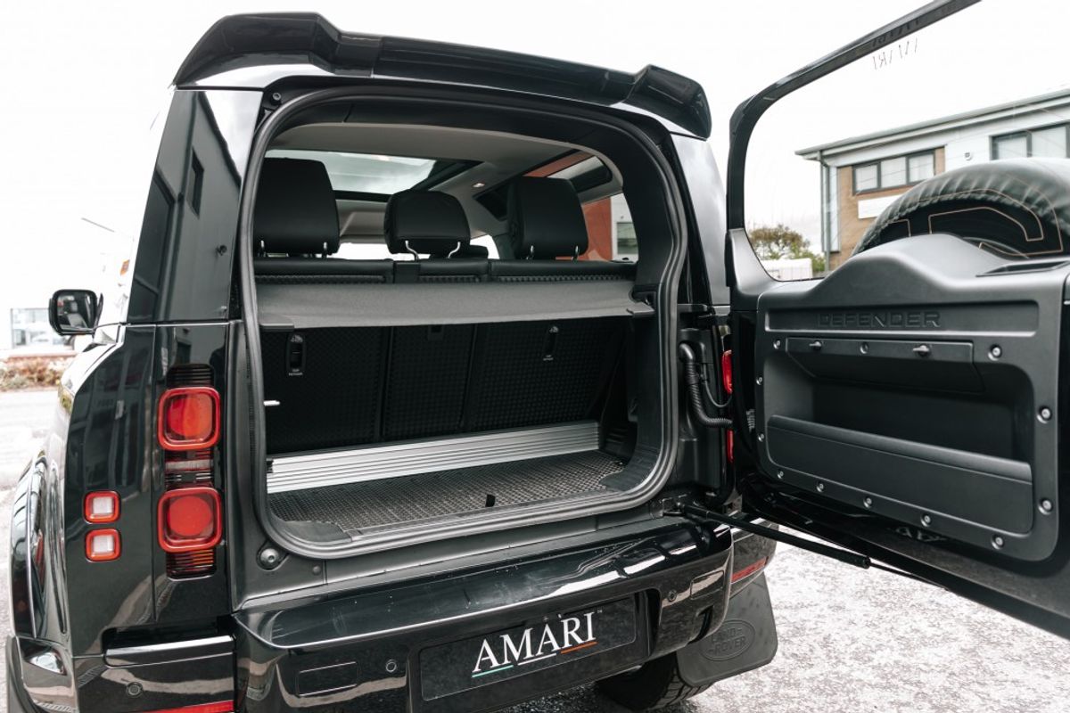 LAND ROVER DEFENDER ESTATE 2.0 HSE 5DR AUTOMATIC