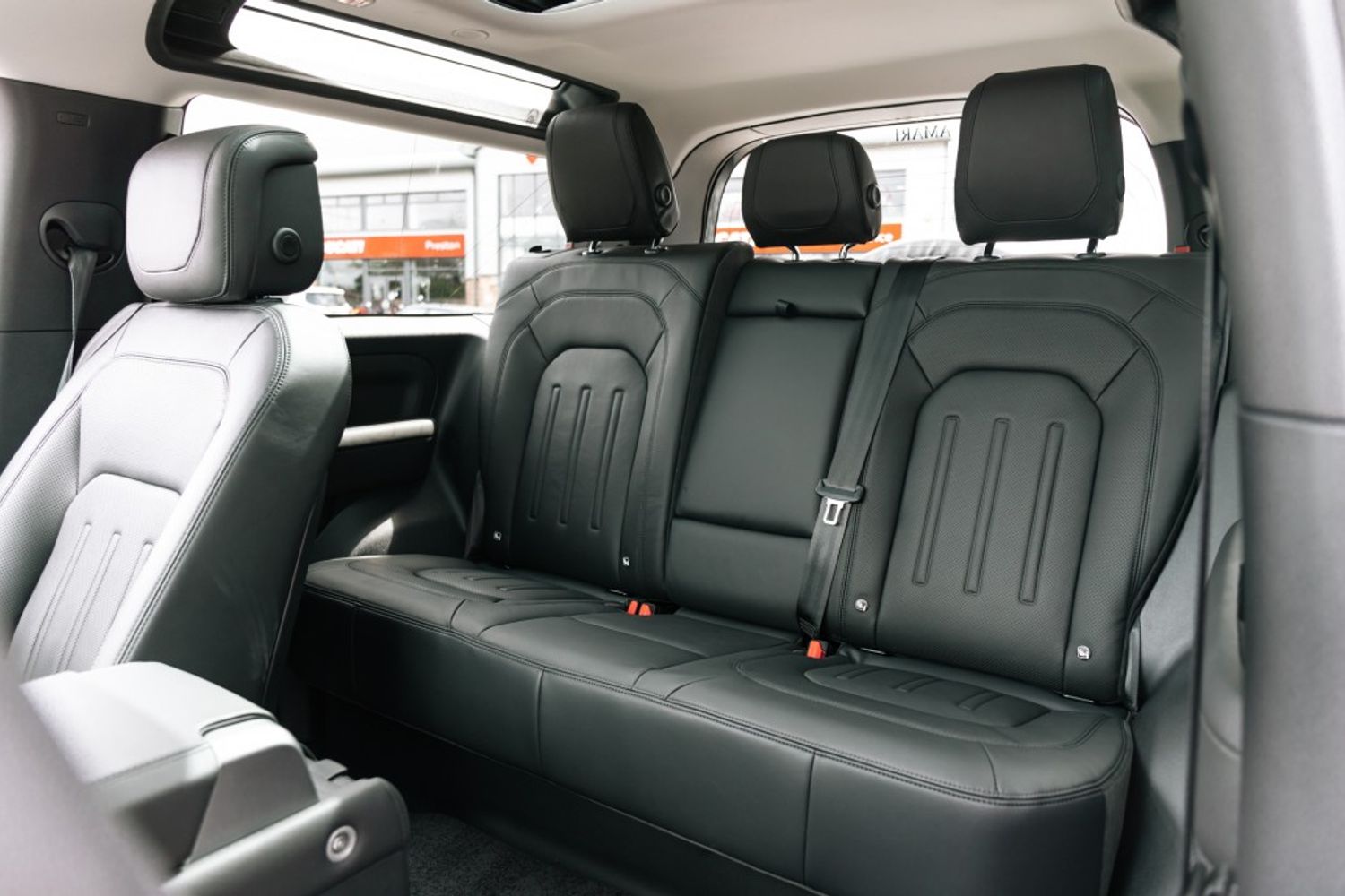 LAND ROVER DEFENDER ESTATE 2.0 HSE 5DR AUTOMATIC