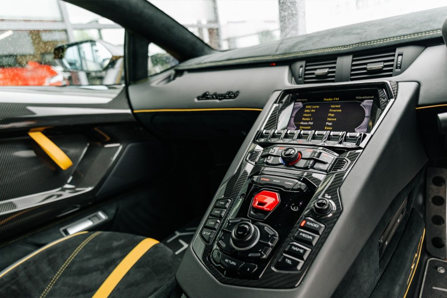LAMBORGHINI AVENTADOR COUPE 6.5 LP 750-4 SUPERVELOCE 2DR SEMI AUTOMATIC