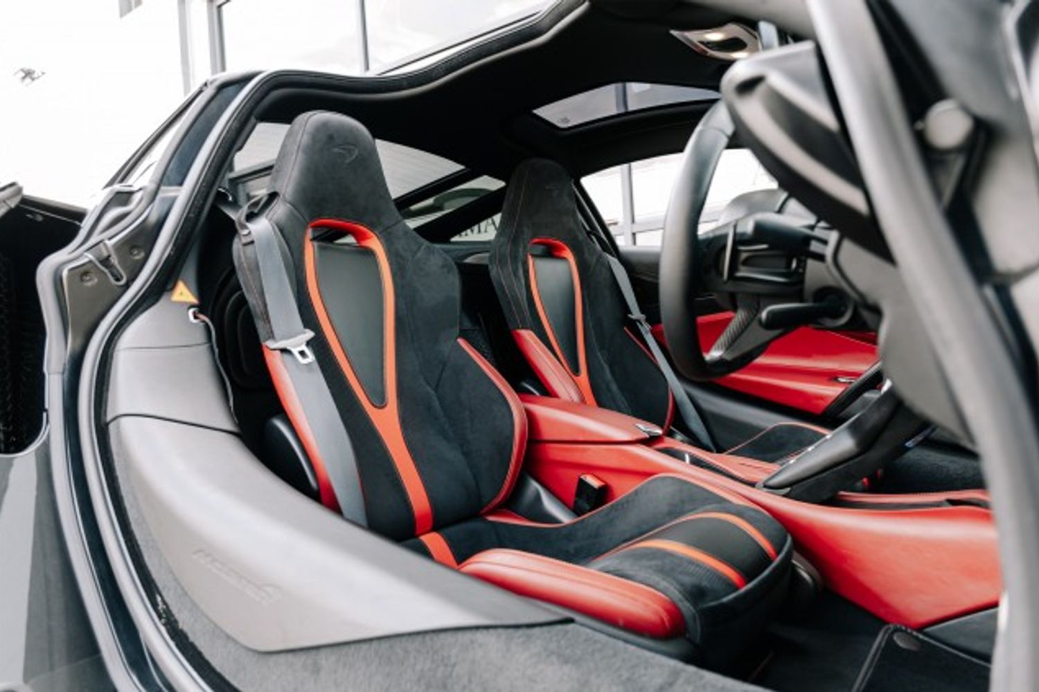 MCLAREN 720S V8 SSG COUPE 4.0 V8 SSG 2DR SEMI AUTOMATIC