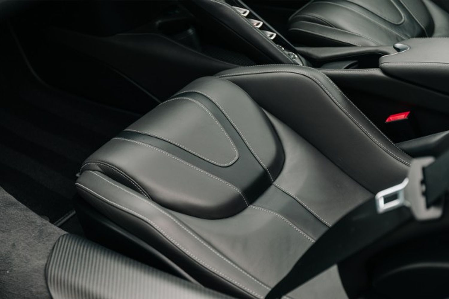 MCLAREN 720 COUPE 4.0 V8 SSG 2DR SEMI AUTOMATIC