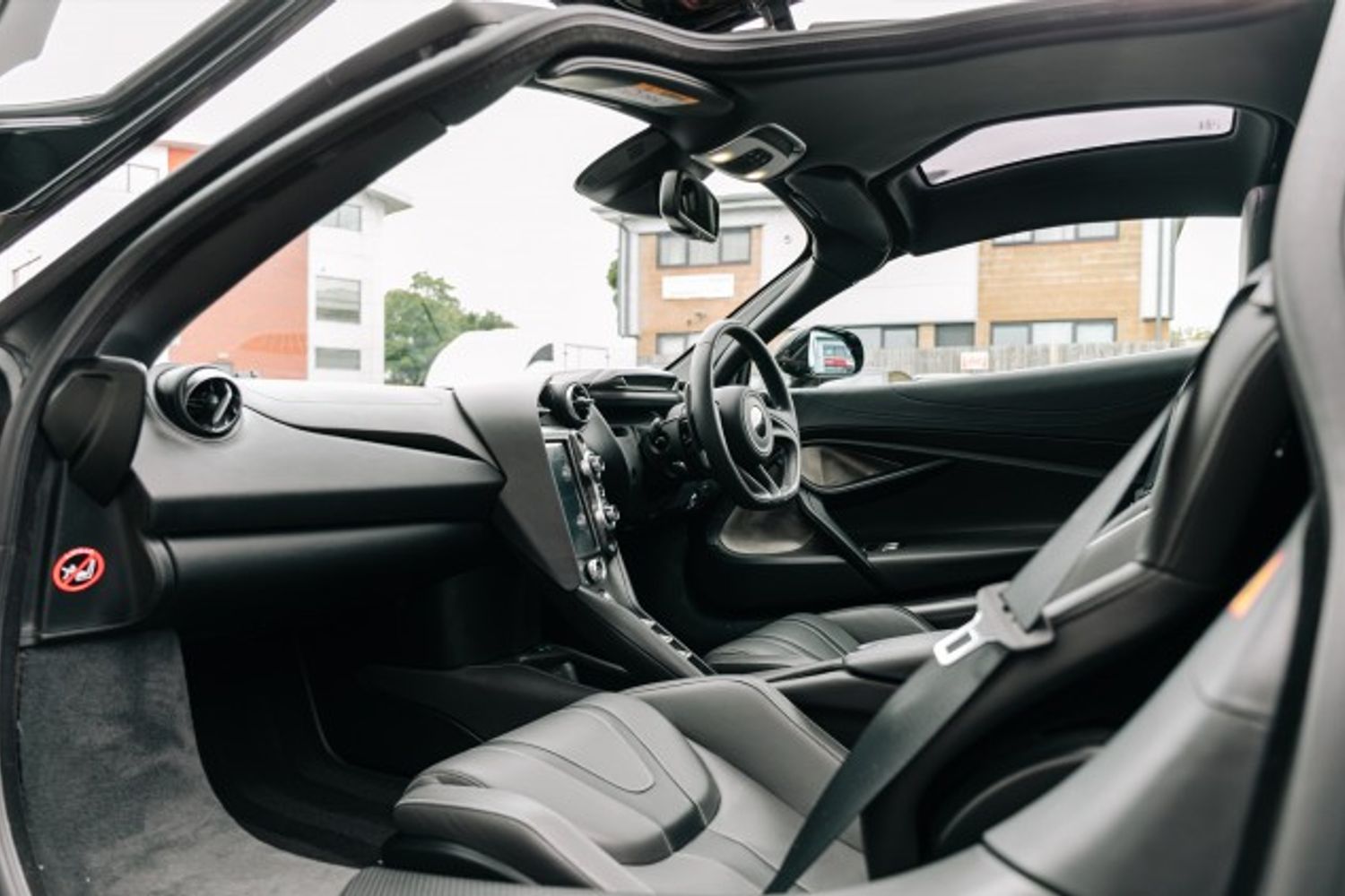 MCLAREN 720 COUPE 4.0 V8 SSG 2DR SEMI AUTOMATIC