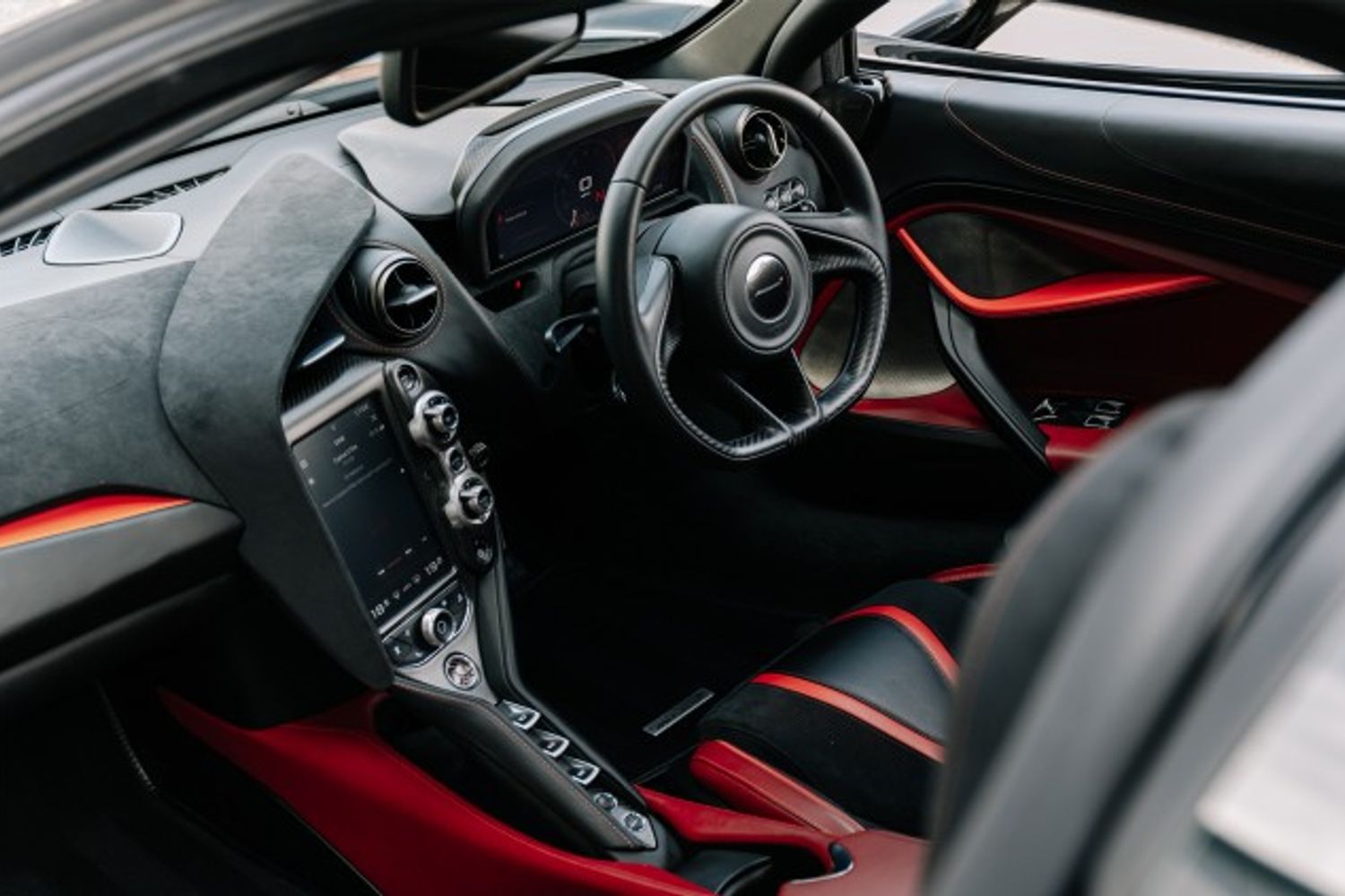 MCLAREN 720S V8 SSG COUPE 4.0 V8 SSG 2DR SEMI AUTOMATIC