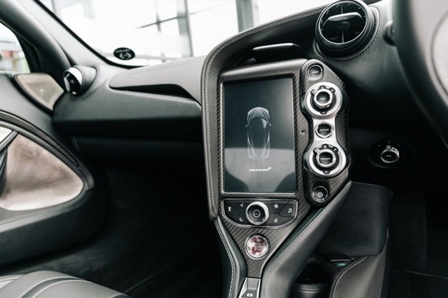 MCLAREN 720 COUPE 4.0 V8 SSG 2DR SEMI AUTOMATIC