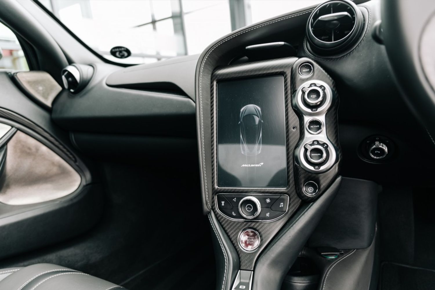 MCLAREN 720 COUPE 4.0 V8 SSG 2DR SEMI AUTOMATIC