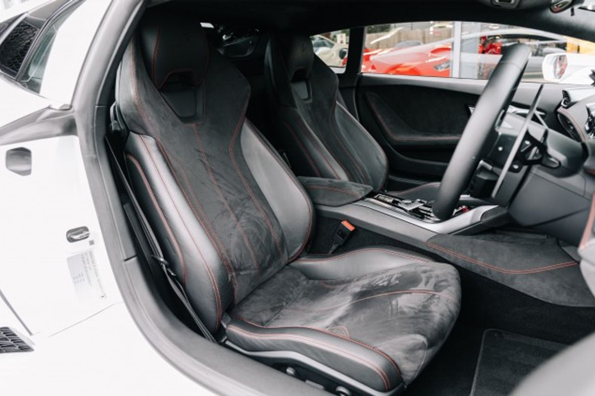 LAMBORGHINI HURACAN COUPE 5.2 LP 610-4 2DR SEMI AUTOMATIC