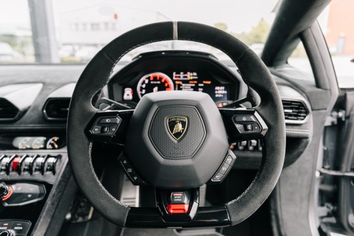 LAMBORGHINI HURACAN COUPE 5.2 LP 640-4 PERFORMANTE 2DR SEMI AUTOMATIC