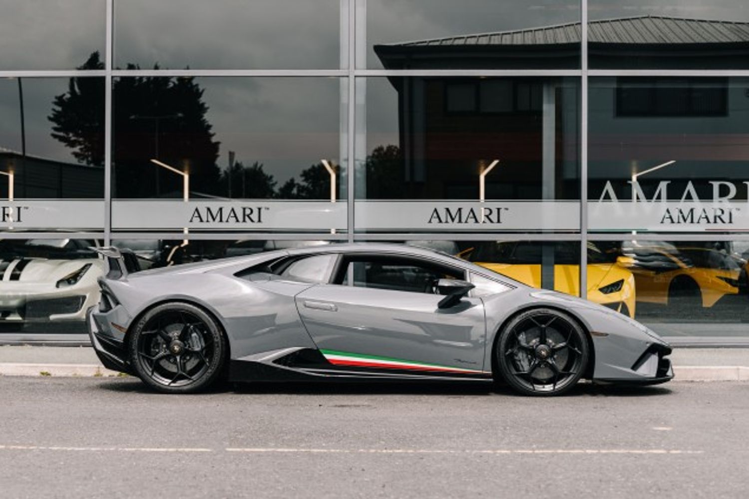 LAMBORGHINI HURACAN COUPE 5.2 LP 640-4 PERFORMANTE 2DR SEMI AUTOMATIC