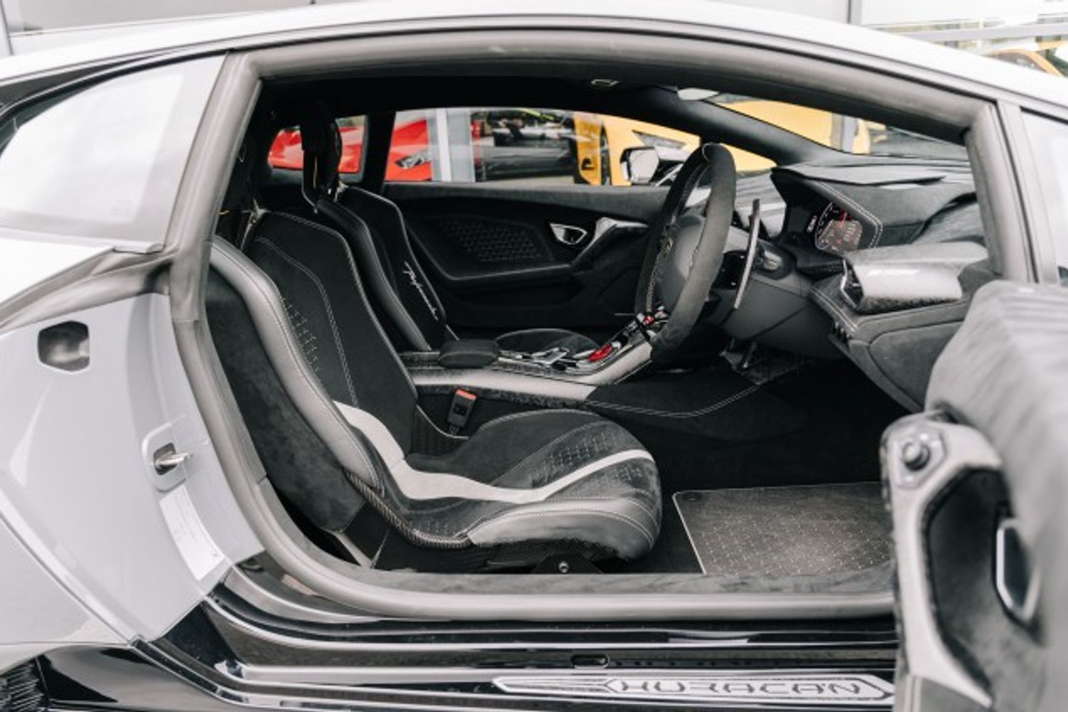 LAMBORGHINI HURACAN COUPE 5.2 LP 640-4 PERFORMANTE 2DR SEMI AUTOMATIC