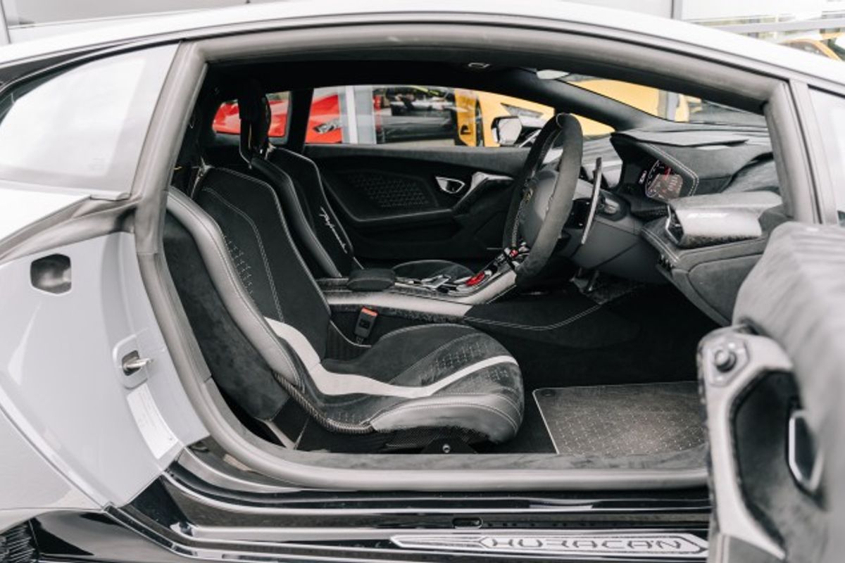 LAMBORGHINI HURACAN COUPE 5.2 LP 640-4 PERFORMANTE 2DR SEMI AUTOMATIC
