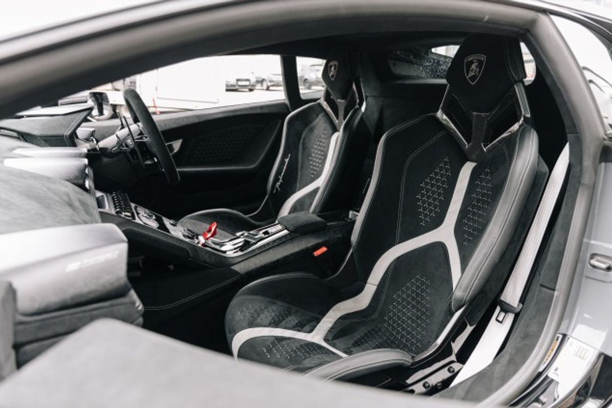 LAMBORGHINI HURACAN COUPE 5.2 LP 640-4 PERFORMANTE 2DR SEMI AUTOMATIC
