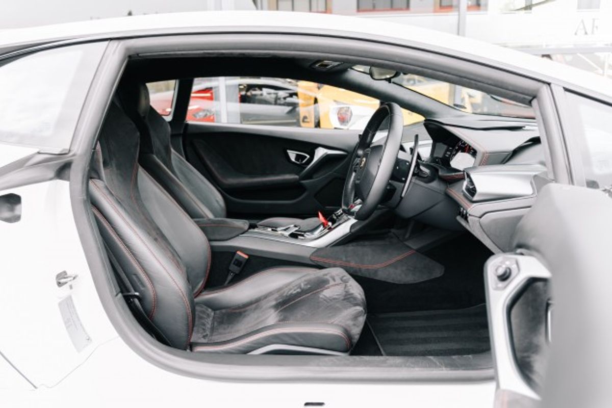LAMBORGHINI HURACAN COUPE 5.2 LP 610-4 2DR SEMI AUTOMATIC