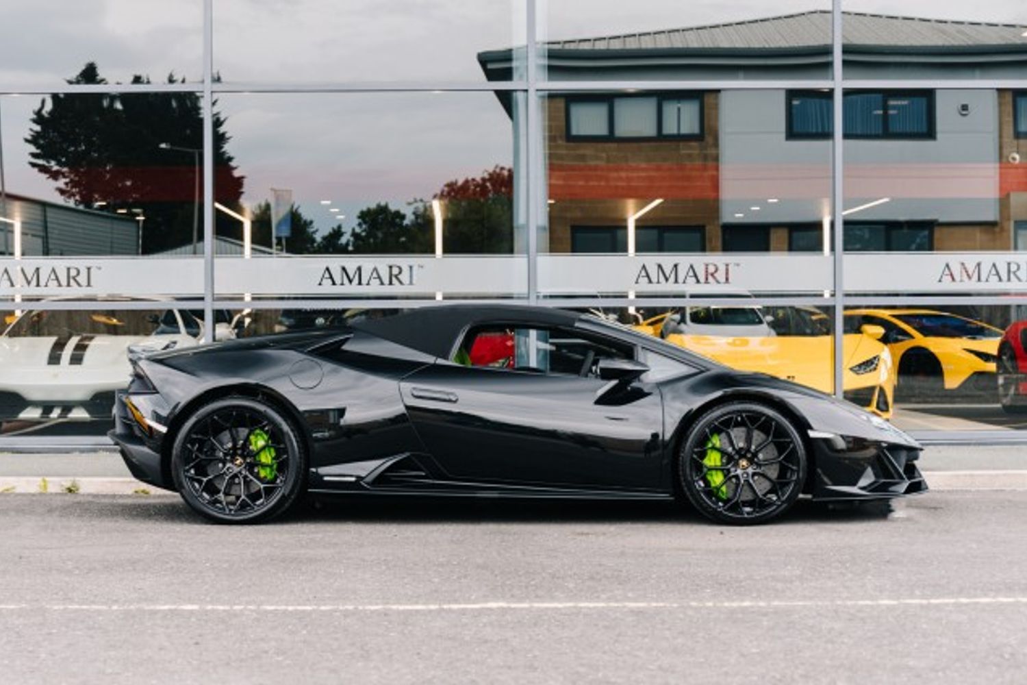 LAMBORGHINI HURACAN CONVERTIBLE 5.2 LP 640-4 EVO SPYDER 2DR SEMI AUTOMATIC