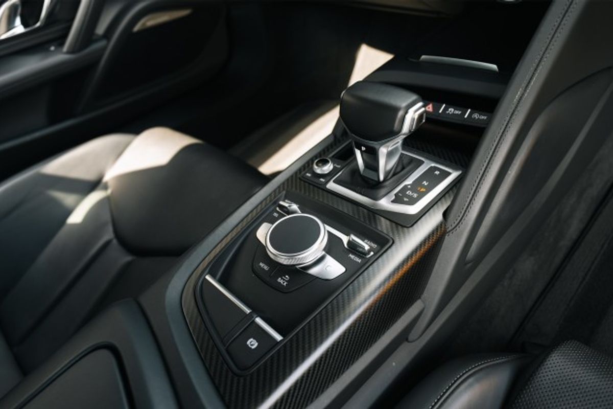 AUDI R8 COUPE 5.2 V10 PLUS QUATTRO 2DR SEMI AUTOMATIC