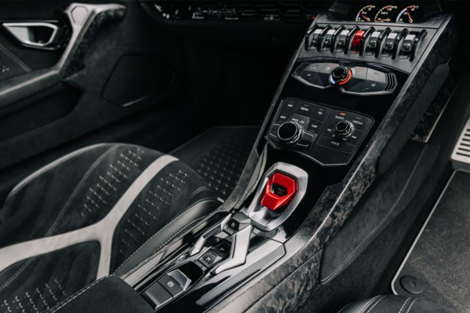 LAMBORGHINI HURACAN COUPE 5.2 LP 640-4 PERFORMANTE 2DR SEMI AUTOMATIC