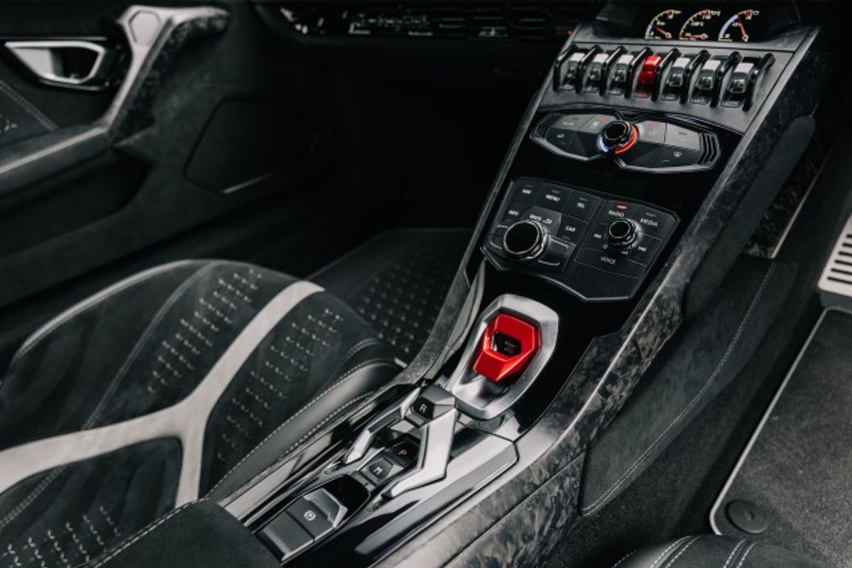 LAMBORGHINI HURACAN COUPE 5.2 LP 640-4 PERFORMANTE 2DR SEMI AUTOMATIC