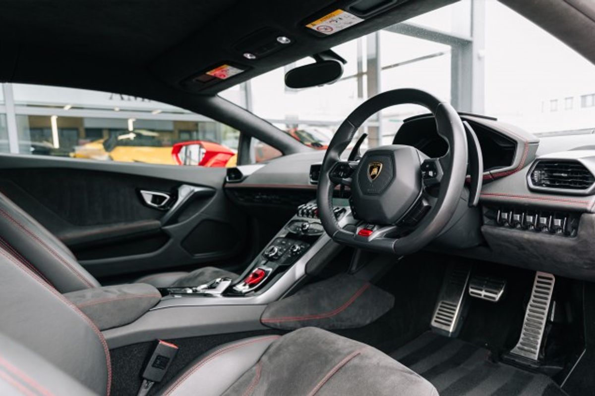 LAMBORGHINI HURACAN COUPE 5.2 LP 610-4 2DR SEMI AUTOMATIC