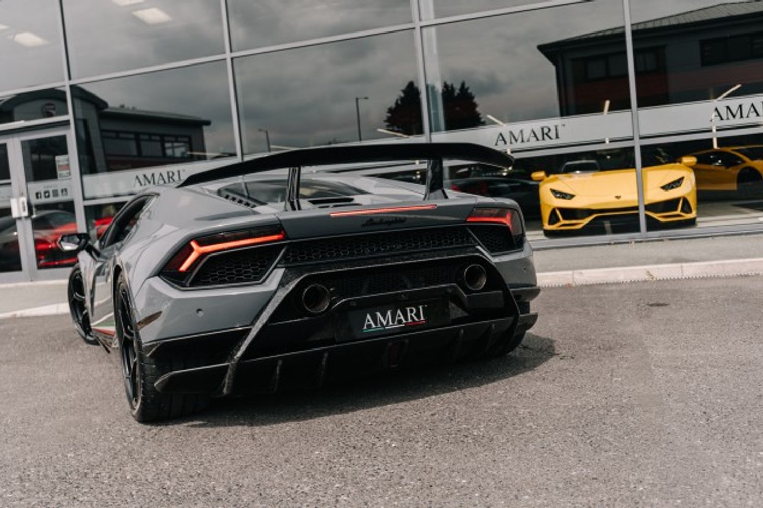 LAMBORGHINI HURACAN COUPE 5.2 LP 640-4 PERFORMANTE 2DR SEMI AUTOMATIC