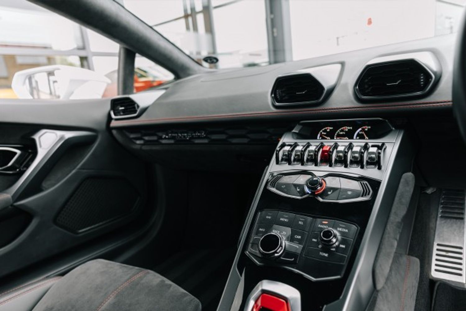 LAMBORGHINI HURACAN COUPE 5.2 LP 610-4 2DR SEMI AUTOMATIC