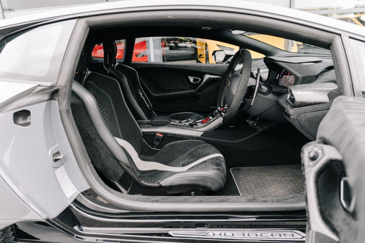 LAMBORGHINI HURACAN COUPE 5.2 LP 640-4 PERFORMANTE 2DR SEMI AUTOMATIC